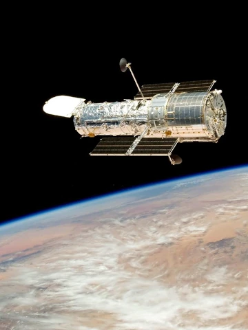 1990_50_51_Lancement_du_Télescope_spatial_Hubble